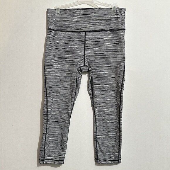 Athleta Women Striped Stash Pocket Printed Ultimate Capri Leggings Medium Active - Picture 1 of 12